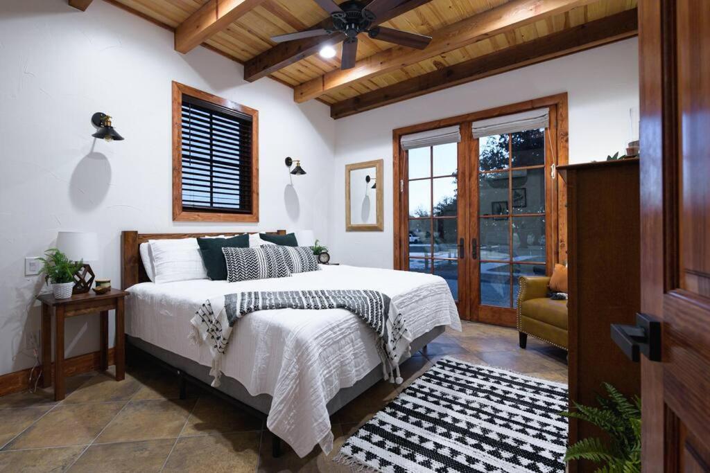 Little Dutch Cabin #3 - 12 Min To Magnolia-Baylor Bellmead エクステリア 写真