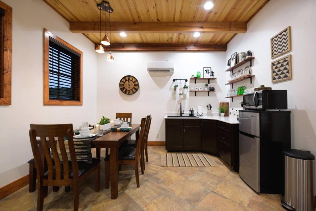 Little Dutch Cabin #3 - 12 Min To Magnolia-Baylor Bellmead エクステリア 写真