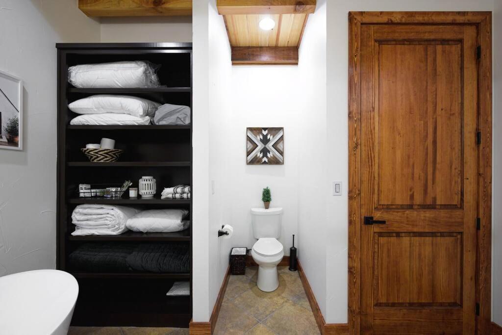 Little Dutch Cabin #3 - 12 Min To Magnolia-Baylor Bellmead エクステリア 写真