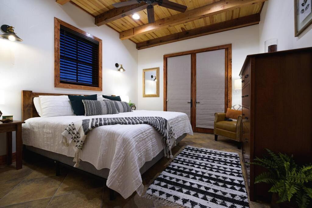 Little Dutch Cabin #3 - 12 Min To Magnolia-Baylor Bellmead エクステリア 写真