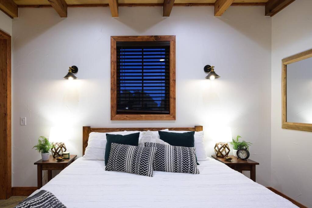 Little Dutch Cabin #3 - 12 Min To Magnolia-Baylor Bellmead エクステリア 写真