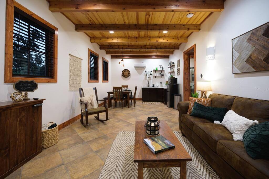 Little Dutch Cabin #3 - 12 Min To Magnolia-Baylor Bellmead エクステリア 写真